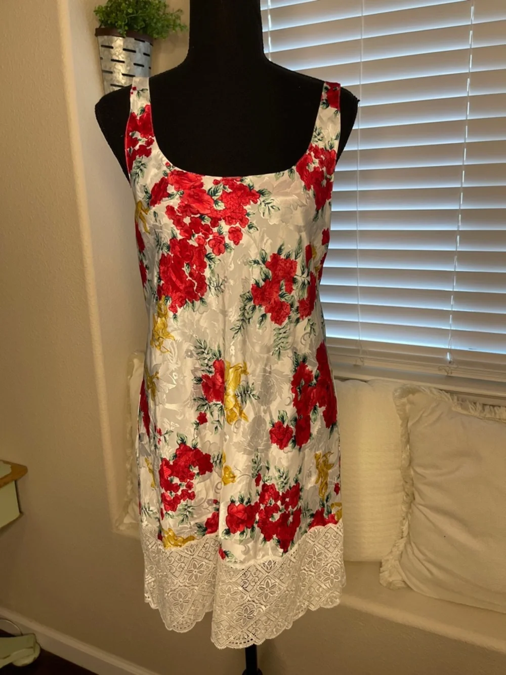 Vintage VS Gold Label Lace Trim Nightie/Slip Dress